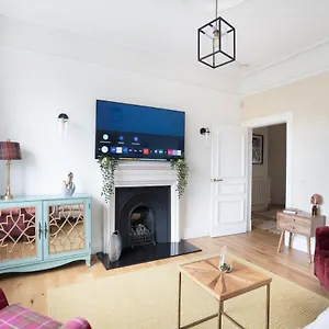Meadowbank 3-bed Apartment