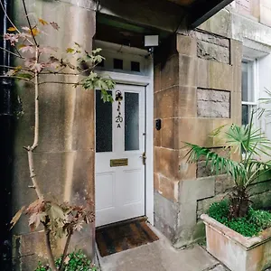 Special Basement Close To The Meadows Apartment