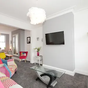  Holiday home Boutique House- Spacious & Stylish With Free Parking United Kingdom